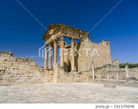 チュニジア・ドゥッガ遺跡【キャピトル神殿】 / Dougga, Tunisia チュニジア・ドゥッガ遺跡【キャピトル神殿】 / Dougga, Tunisia 142376096