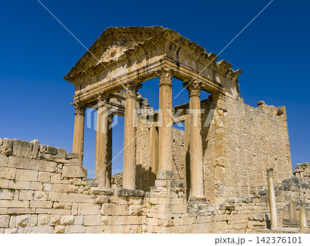 チュニジア・ドゥッガ遺跡【キャピトル神殿】 / Dougga, Tunisia 142376101