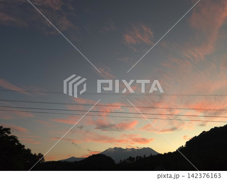 信州・御嶽山と夕焼け空 信州・御嶽山と夕焼け空 142376163