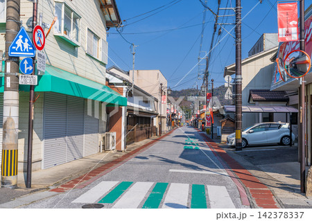 仲屋町通りの春の風景 滋賀県近江八幡市 仲屋町通りの春の風景 滋賀県近江八幡市 142378337