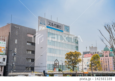 三島市の三島駅前の風景(静岡県) 三島市の三島駅前の風景(静岡県) 142381189