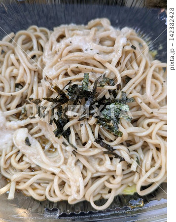 とろろ蕎麦のクローズアップ 142382428