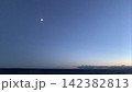 夕方の海 142382813