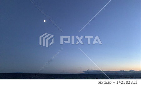 夕方の海 夕方の海 142382813