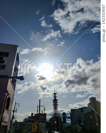 電波塔と朝日 電波塔と朝日 142383697
