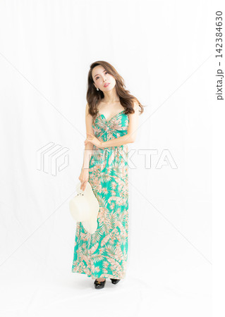 緑の夏ドレス・高身長美人ミドル 142384630