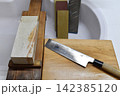 包丁と砥石 142385120