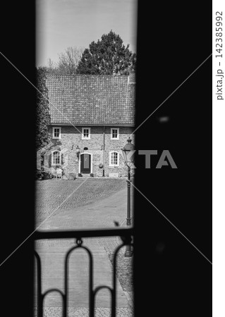 Black and white image of paved concrete courtyard with geometric surface pattern 142385992