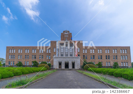 茨城県三の丸庁舎の全景とアプローチ【茨城県水戸市三の丸】 142386667