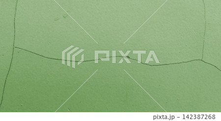 Surface texture of cracked green concrete 142387268