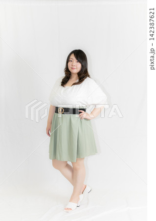 夏コーデ　町歩きファッション 142387621