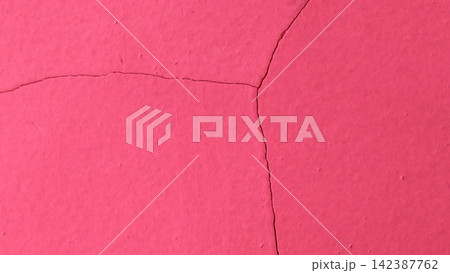 Cracked pink painted wall texture background 142387762