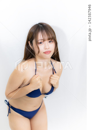ビキニ水着の女の子 ビキニ水着の女の子 142387946