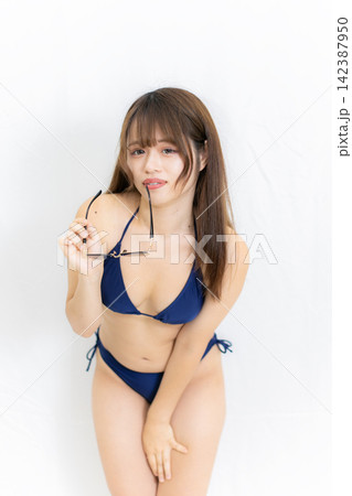 ビキニ水着の女の子 ビキニ水着の女の子 142387950