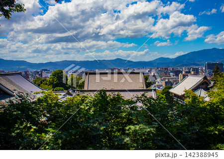 京都東山からの嵐山や西山の美しい遠景 142388945