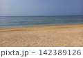 沖縄の砂浜と海 142389126