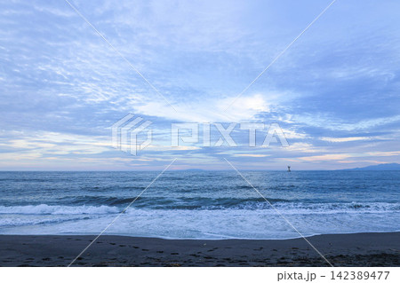 湘南の海の波 142389477