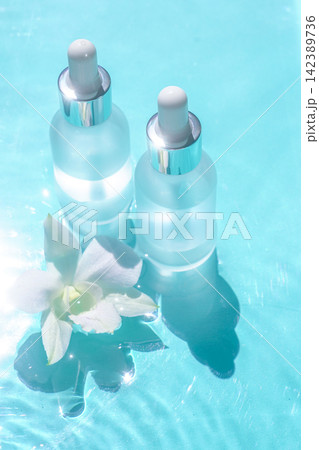 夏の化粧品のイメージ画像 142389736