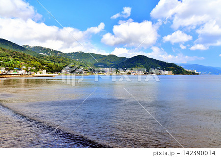 長浜海水浴場、戸又港／伊豆多賀港周辺を望む(静岡県熱海市)【2026.8】 142390014