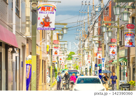 小田急線・梅ヶ丘駅 駅前商店街 小田急線・梅ヶ丘駅 駅前商店街 142390360