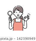 ルーペを持ってOKサインをするエプロンを付けた主婦(保育士、家事代行)のイラスト 142390949