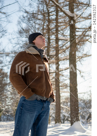 Young man enjoying sunny winter day outdoors 142392317