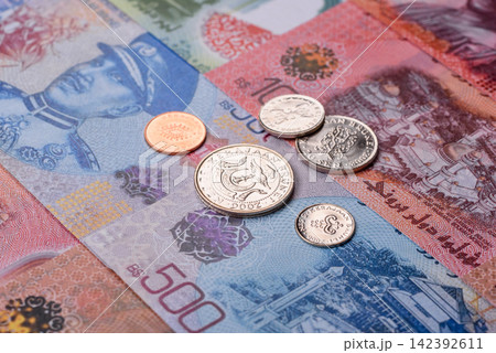 Brunei paper money, dollar banknotes and sen coins as currency for exchange or travel. Brunei money Brunei paper money, dollar banknotes and sen coins as currency for exchange or travel. Brunei money 142392611