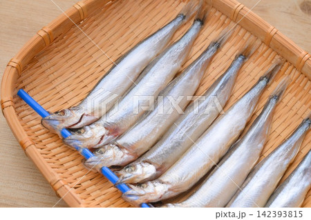 注意)未加熱・未調理です。ししゃも、シシャモ、柳葉魚、魚。 注意)未加熱・未調理です。ししゃも、シシャモ、柳葉魚、魚。 142393815