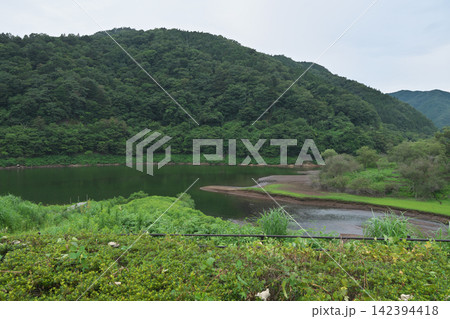 東荒川ダム　ダム公園からの景色　6月　曇り時々雨 142394418
