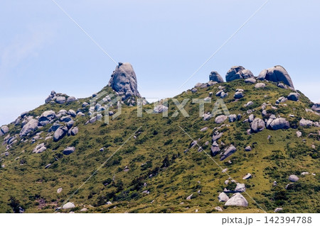 屋久島世界自然遺産　黒味岳からの絶景(春 142394788