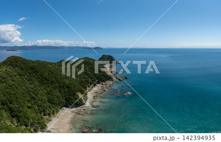 女子岬の海岸線と宇和海（愛媛県伊方町） 142394935