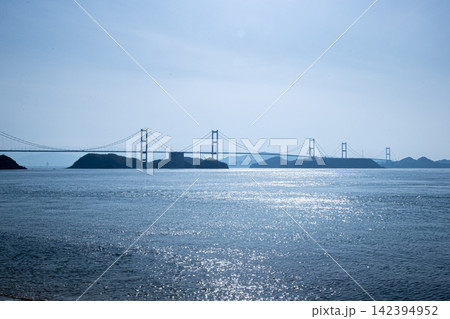 来島海峡大橋と瀬戸内海(愛媛県今治市) 来島海峡大橋と瀬戸内海(愛媛県今治市) 142394952