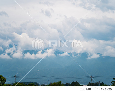 雲 海雲 山岳 山並み 夏空 自然 風景 日本 ドラマチック 雲 海雲 山岳 山並み 夏空 自然 風景 日本 ドラマチック 142395960