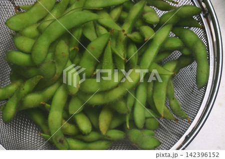 茹でたての枝豆 茹でたての枝豆 142396152