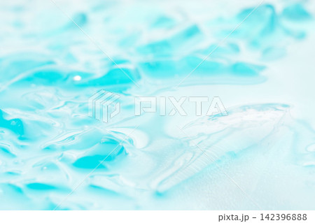 水色手作りゼリーと氷を使った表現をスタジオ撮影12 142396888
