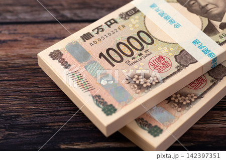 二百万円の札束 142397351