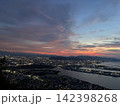 展望台から望む海と島の夕景 142398268