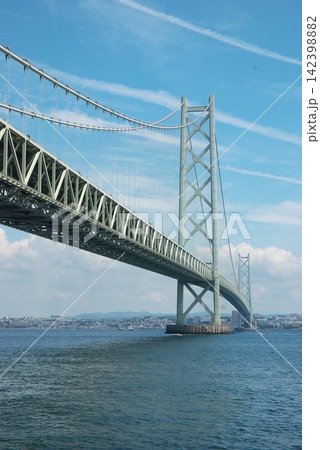 夏の明石海峡大橋 142398882