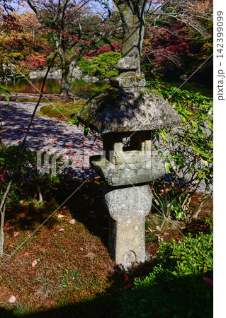 京都仙洞御所　醒花亭　切支丹灯籠 142399099