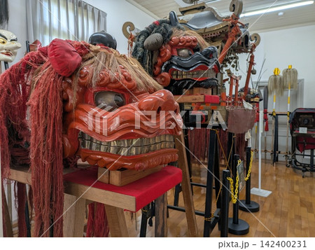 山辺道文化館に展示される獅子舞(福岡県久留米市) 山辺道文化館に展示される獅子舞(福岡県久留米市) 142400231