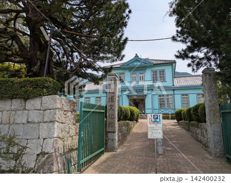 門越しに望む山辺道文化館(福岡県久留米市) 門越しに望む山辺道文化館(福岡県久留米市) 142400232
