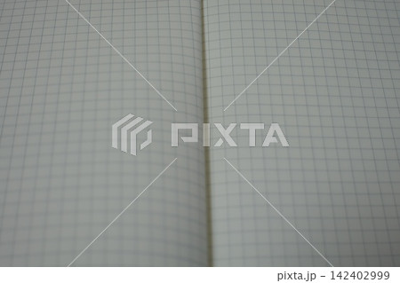 方眼ノートとペンの勉強や仕事向け写真 方眼ノートとペンの勉強や仕事向け写真 142402999