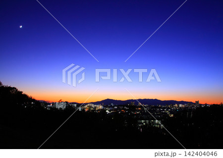 成瀬山吹緑地から見た町田市街の夕景 成瀬山吹緑地から見た町田市街の夕景 142404046