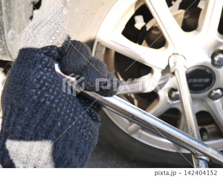 自家用車のタイヤ交換 自家用車のタイヤ交換 142404152