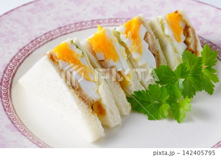チキン玉子サンド チキン玉子サンド 142405795