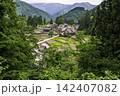 世界遺産五箇山・相倉合掌造り集落　水面に浮かぶ日本の原風景 142407082
