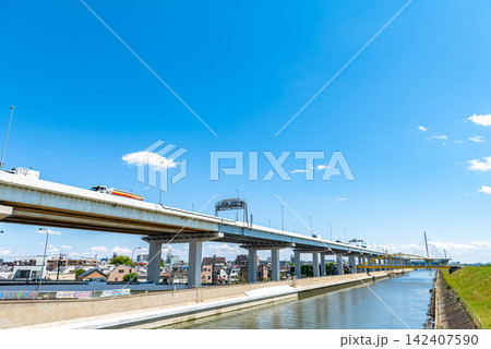 首都高速中央環状線と周辺の街並みの風景 首都高速中央環状線と周辺の街並みの風景 142407590