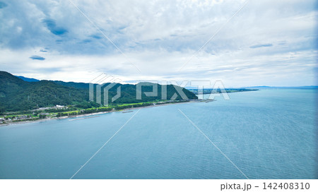 8月も最終週となり夏も終わる富山県朝日町の宮崎海岸 8月も最終週となり夏も終わる富山県朝日町の宮崎海岸 142408310