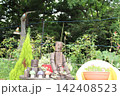 緑の庭の片隅で 142408523