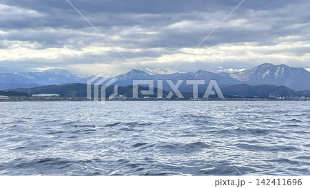 海から見た比良山系 海から見た比良山系 142411696